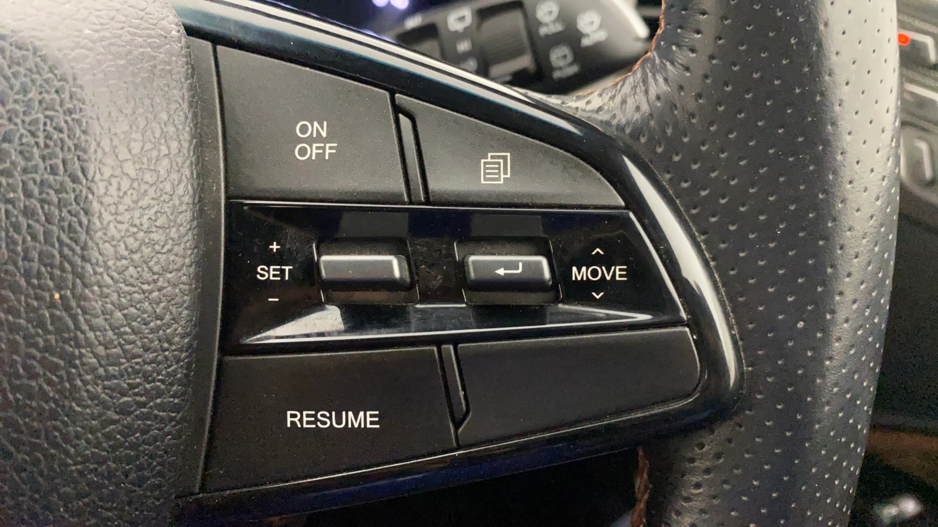 Used 2022 Mahindra Alturas G4 Used 2022 Mahindra Alturas G4