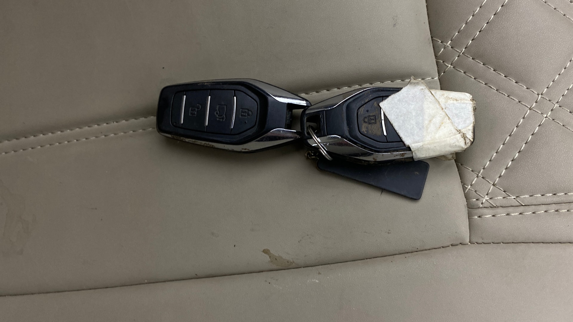View 2015 Mahindra XUV500 W10 FWD Image 20 Used 2015 Mahindra XUV500 W10 FWD Image 20