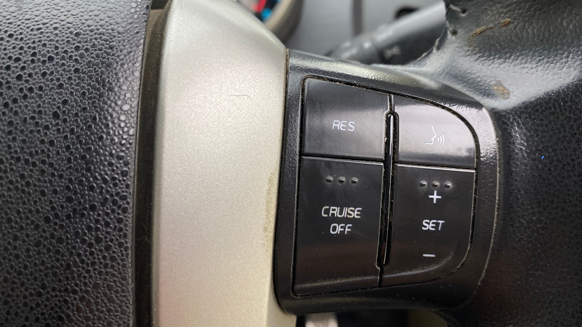 View 2015 Mahindra XUV500 W10 FWD Image 3 Used 2015 Mahindra XUV500 W10 FWD Image 3