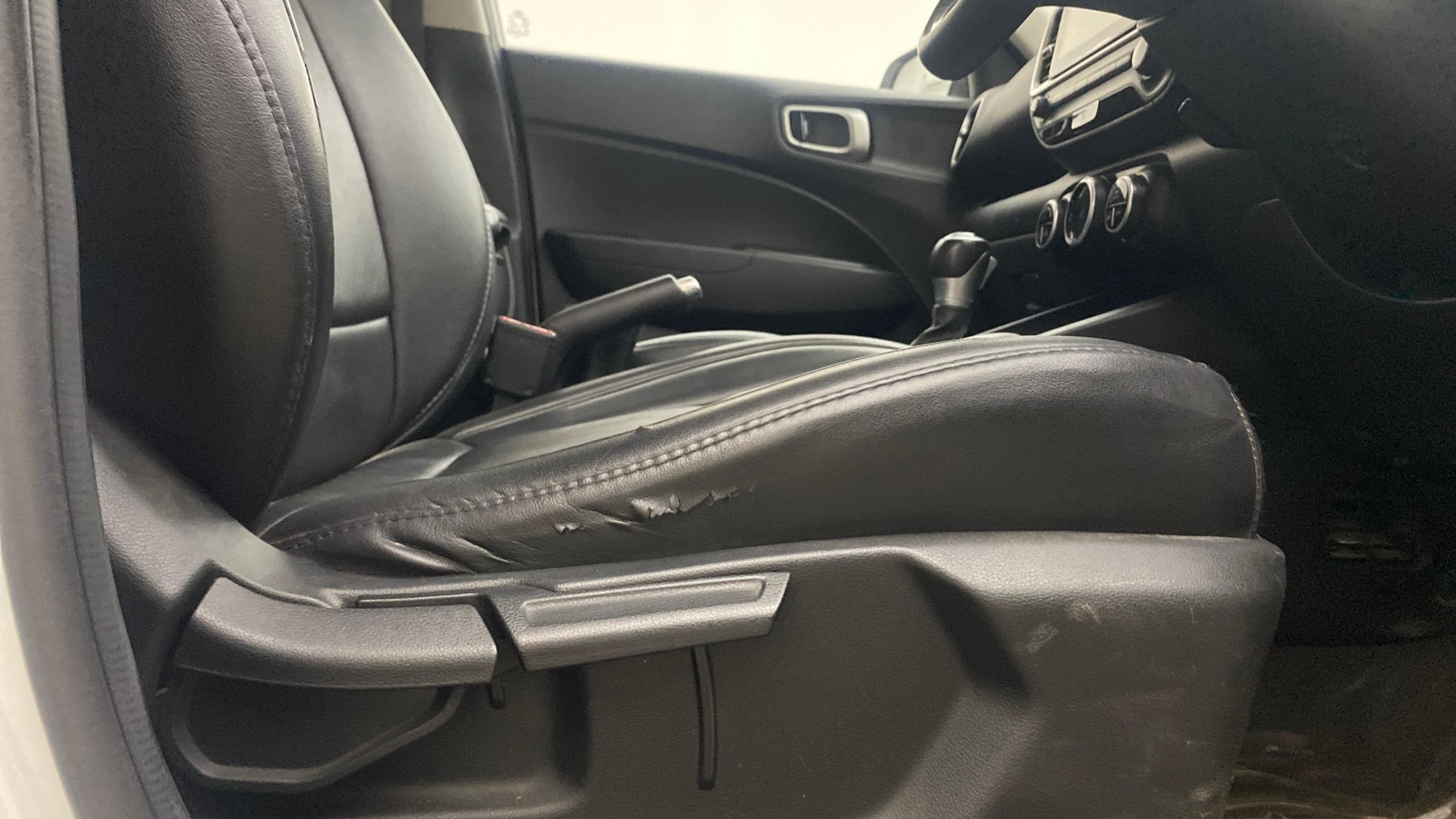 View 2020 Hyundai Venue SX Plus 1.0 Petrol AT Image 19 Used 2020 Hyundai Venue SX Plus 1.0 Petrol AT Image 19