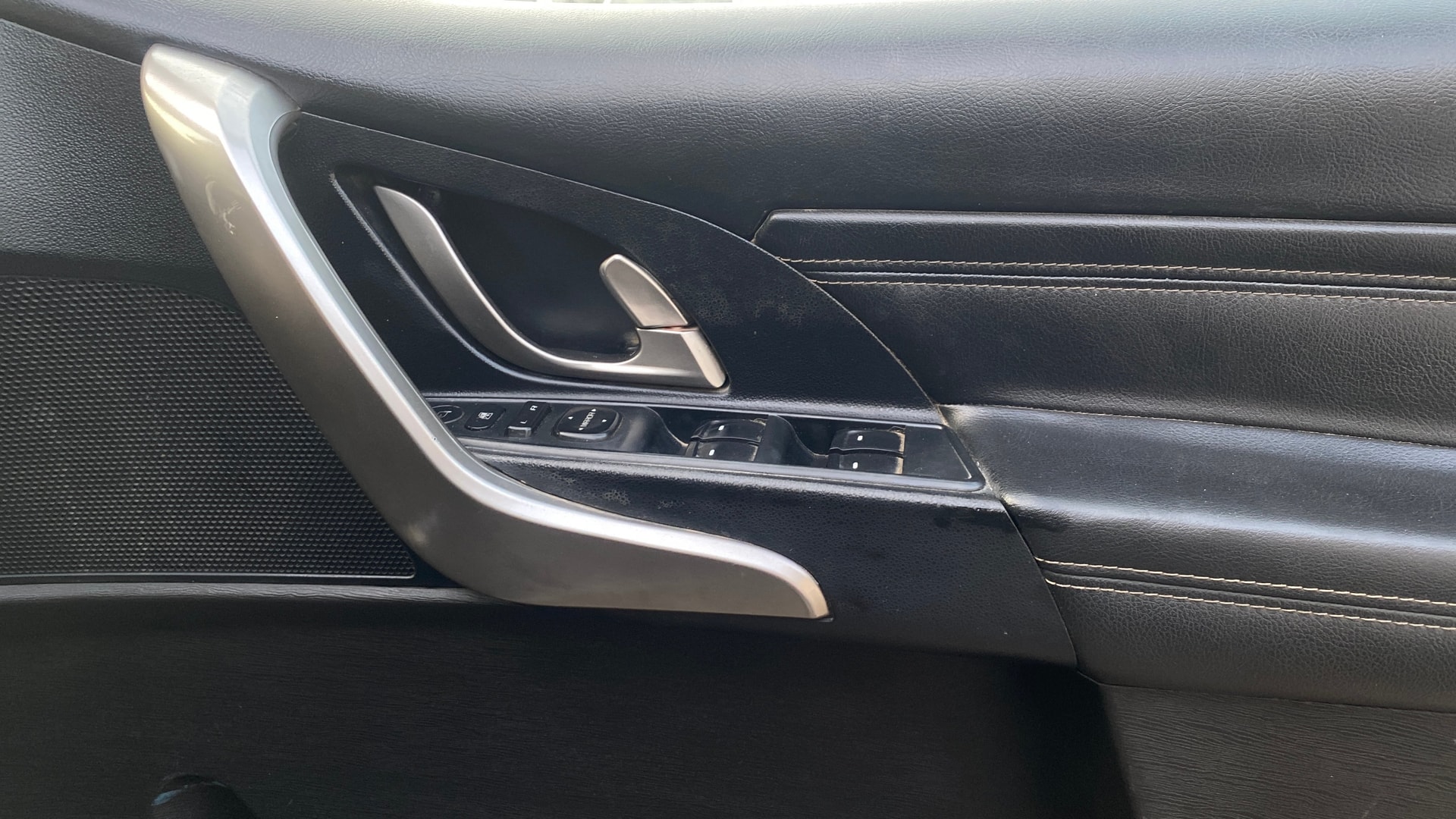 View 2018 Mahindra XUV500 W11 AT Image 41 Used 2018 Mahindra XUV500 W11 AT Image 41
