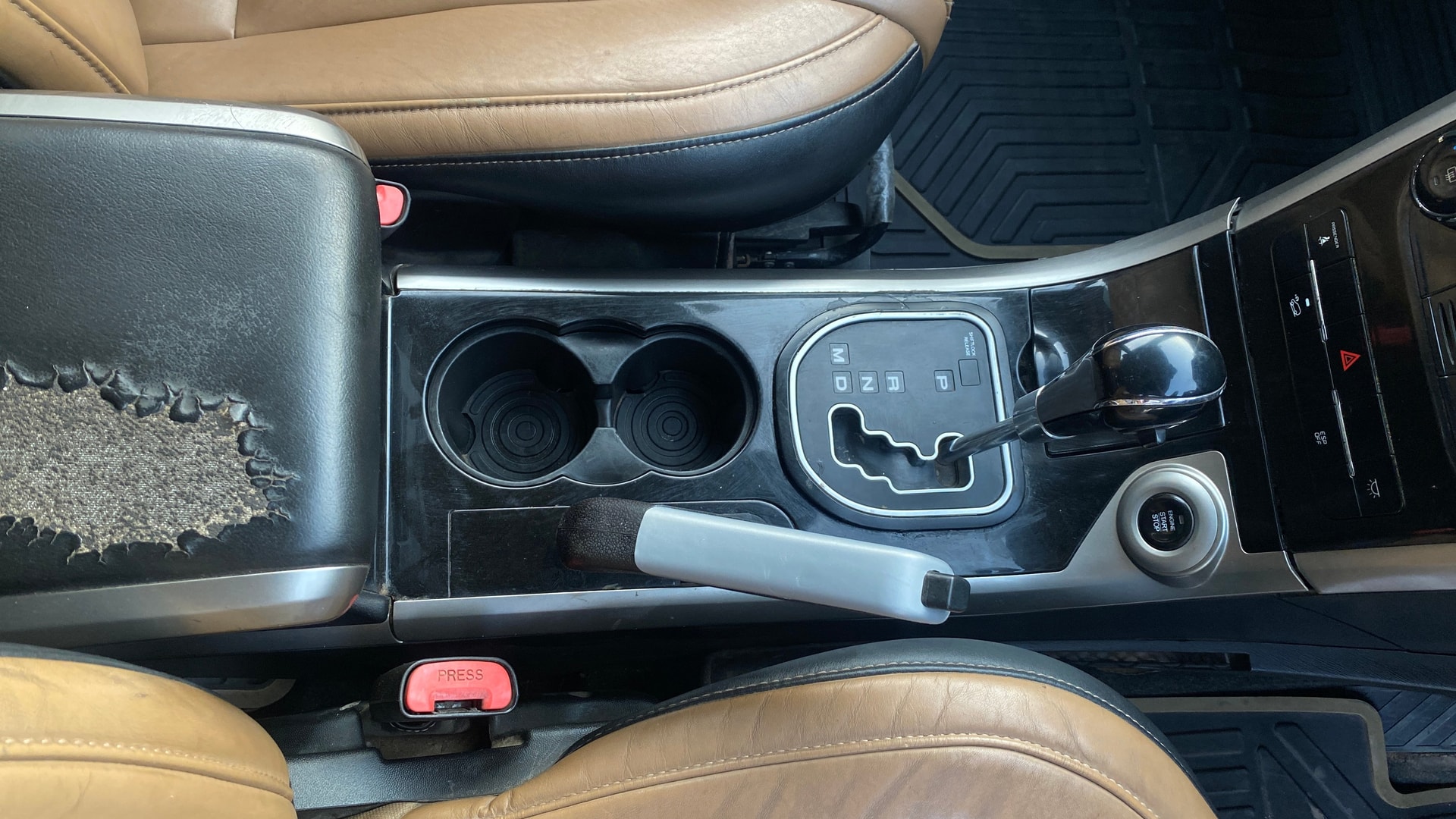 View 2018 Mahindra XUV500 W11 AT Image 44 Used 2018 Mahindra XUV500 W11 AT Image 44