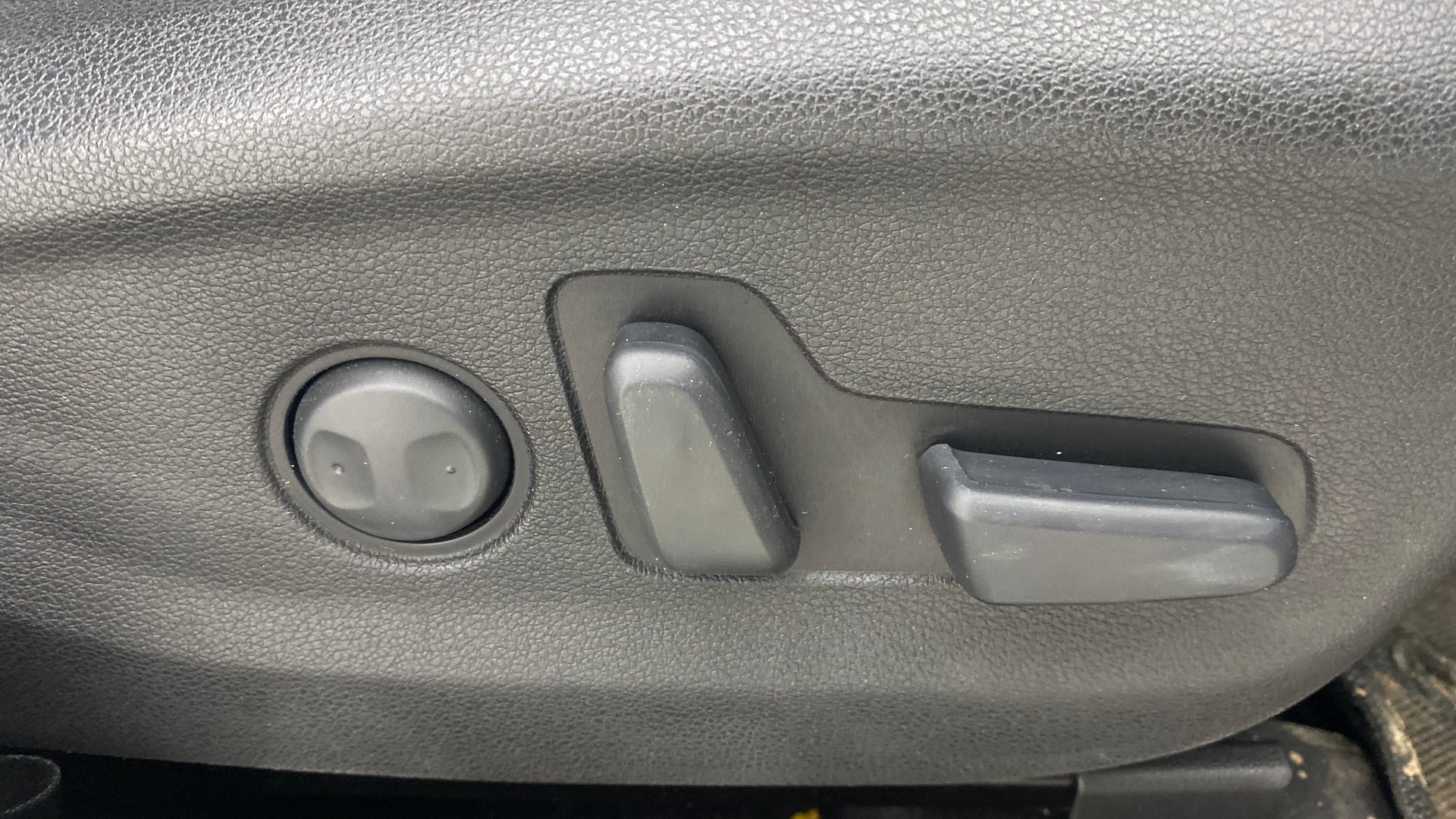 View 2022 Hyundai Tucson R 2.0 6-Speed Automatic GL BS IV Image 19 Used 2022 Hyundai Tucson R 2.0 6-Speed Automatic GL BS IV Image 19