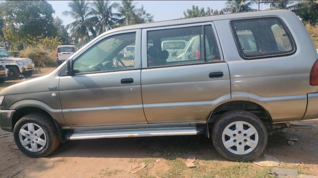 2009 शेव्रोले टवेरा LS B3 10-Str BS-III 2009 शेव्रोले टवेरा LS B3 10-Str BS-III