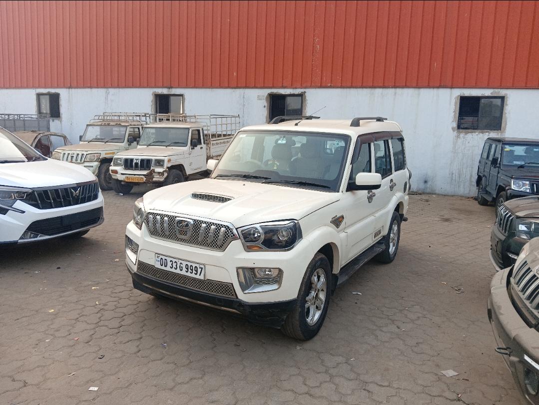 2016 महिंद्रा स्कॉर्पियो S8 2WD 2016 महिंद्रा स्कॉर्पियो S8 2WD