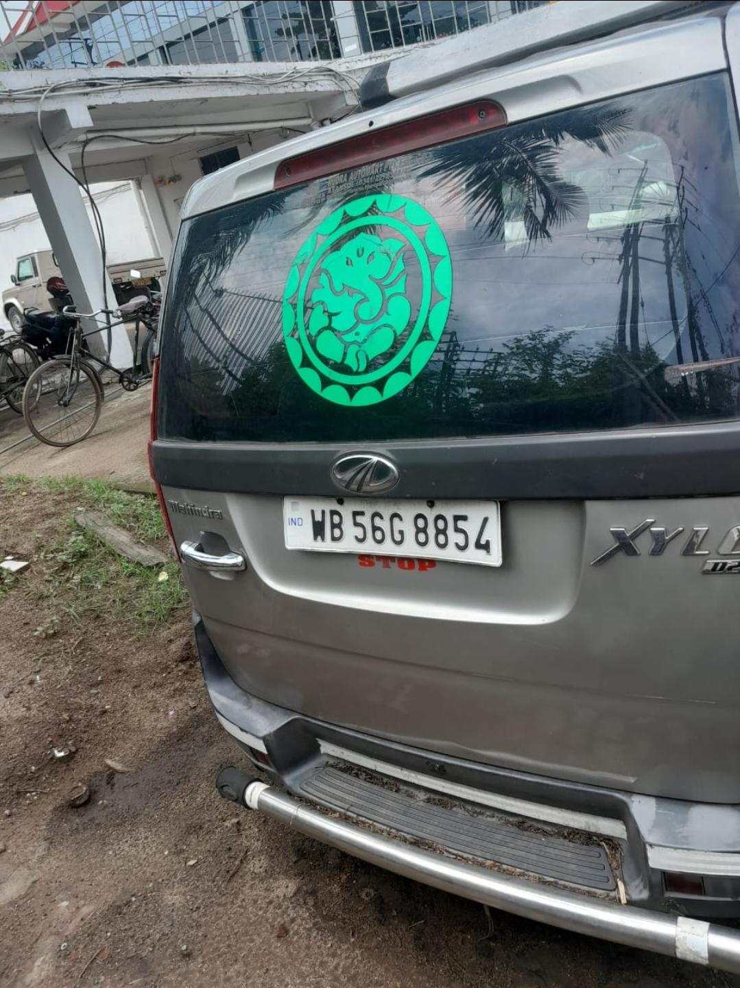 2012 महिंद्रा ज़ाइलो E9 2012 महिंद्रा ज़ाइलो E9