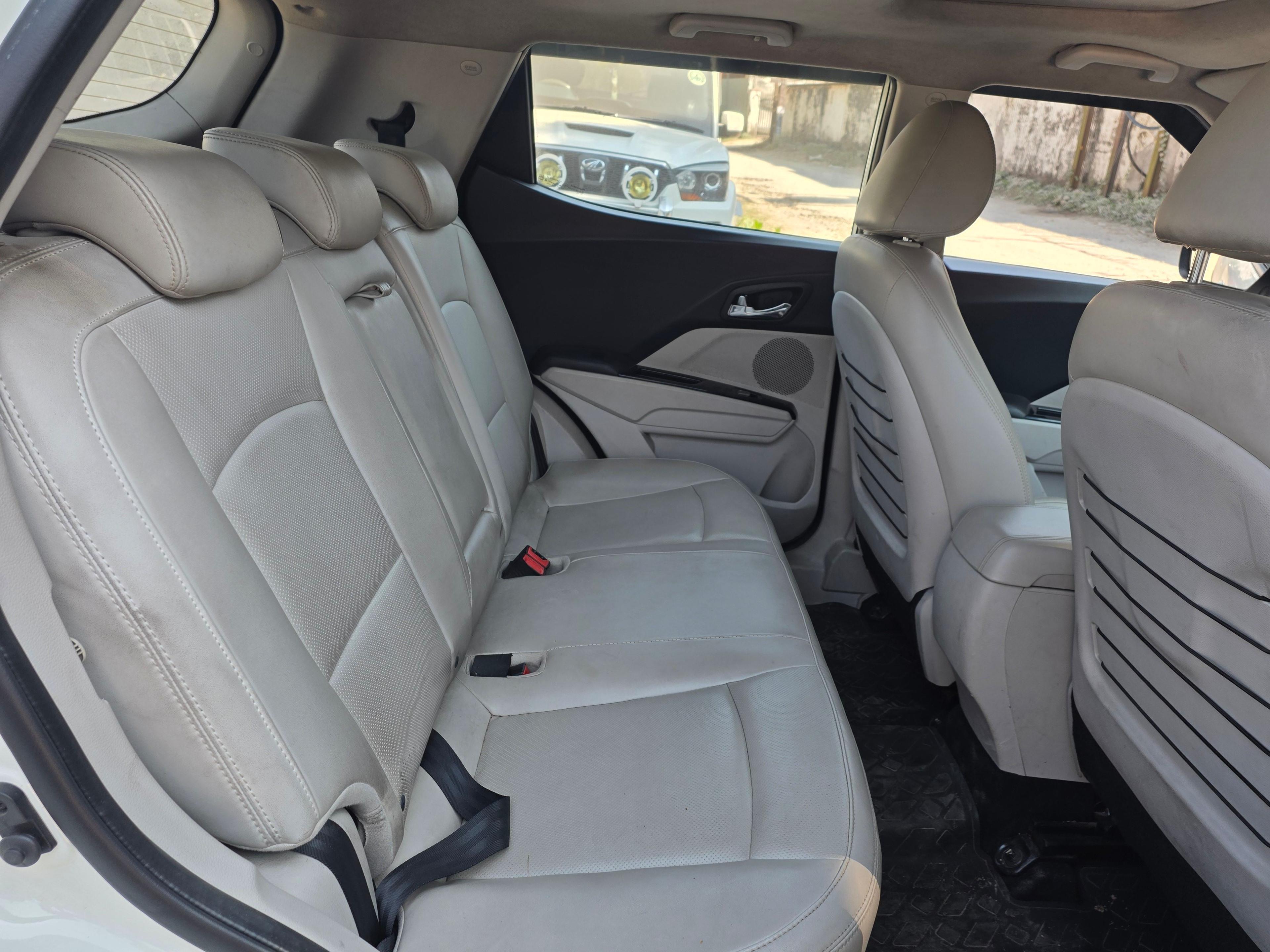 यूज़्ड 2021 महिंद्रा एक्सयूवी300, Siliguri 9 यूज़्ड 2021 महिंद्रा एक्सयूवी300, Siliguri 9