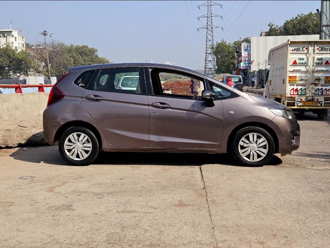 यूज़्ड 2016 होंडा जैज़, Noida New Delhi 5 यूज़्ड 2016 होंडा जैज़, Noida New Delhi 5
