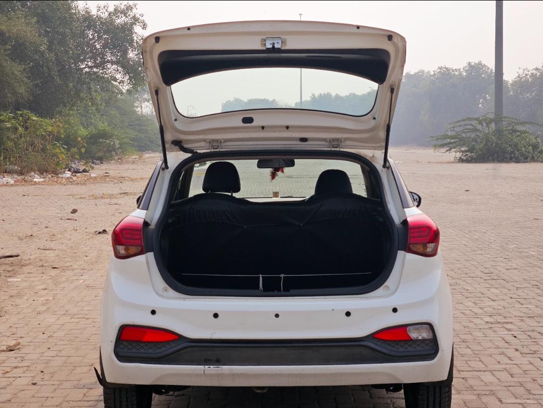 यूज़्ड 2018 ह्युंडई  ईलाइट आई20, Noida  9 यूज़्ड 2018 ह्युंडई  ईलाइट आई20, Noida  9