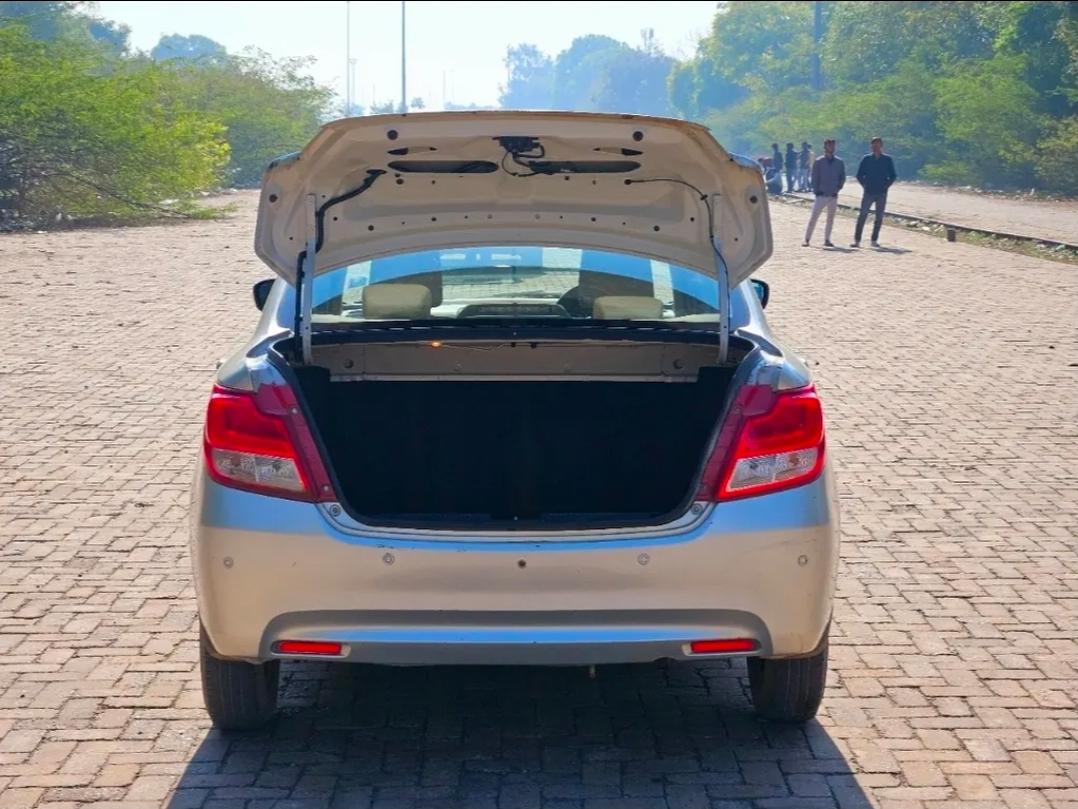 यूज़्ड 2020 मारुति सुजुकी डिजायर, Noida New Delhi 9 यूज़्ड 2020 मारुति सुजुकी डिजायर, Noida New Delhi 9