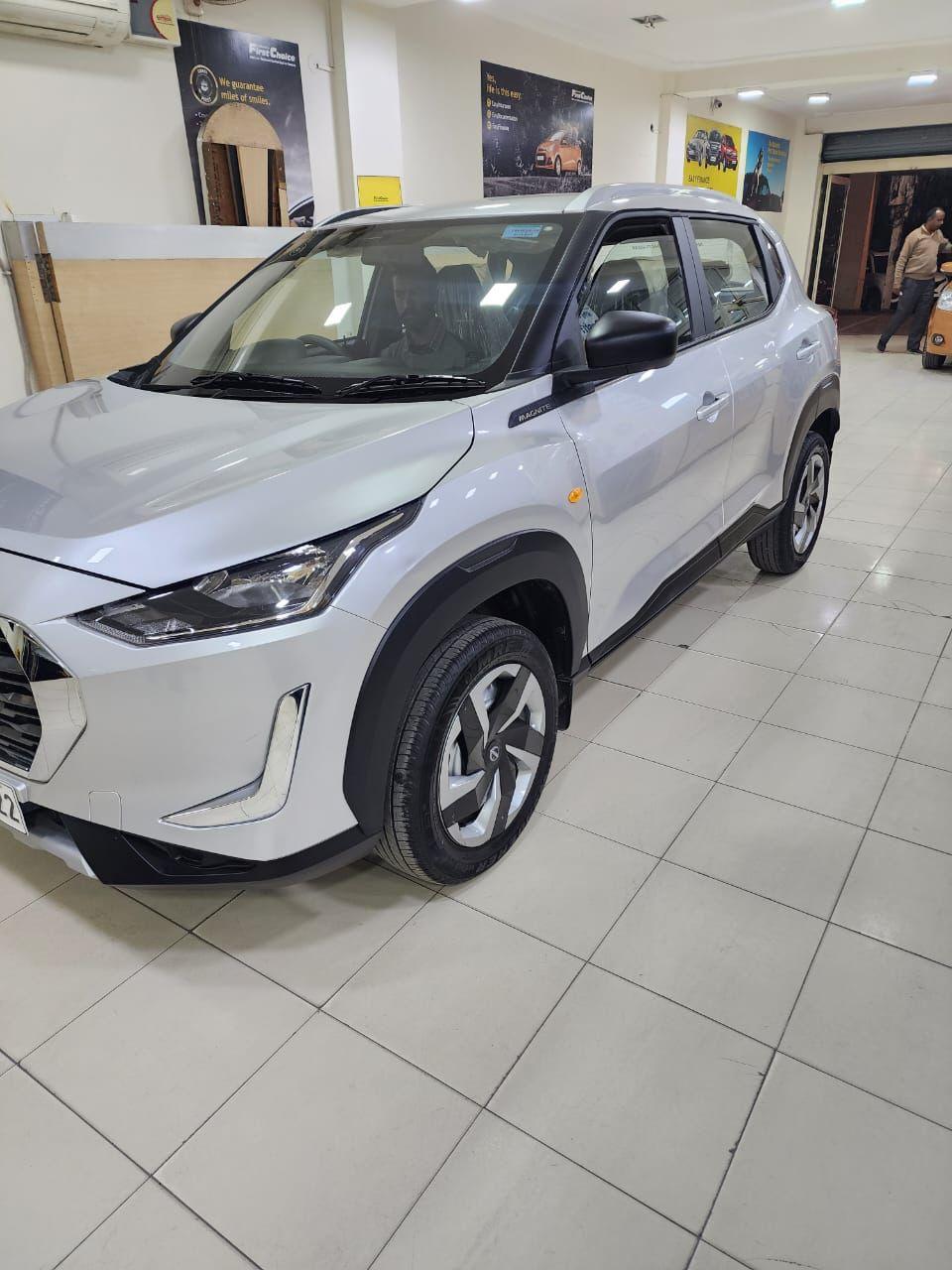 2021 निसान मैग्नाइट XE 2021 निसान मैग्नाइट XE