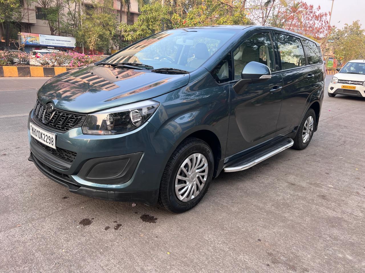 2019 महिंद्रा मराज़ो M4 8-Seater 2019 महिंद्रा मराज़ो M4 8-Seater