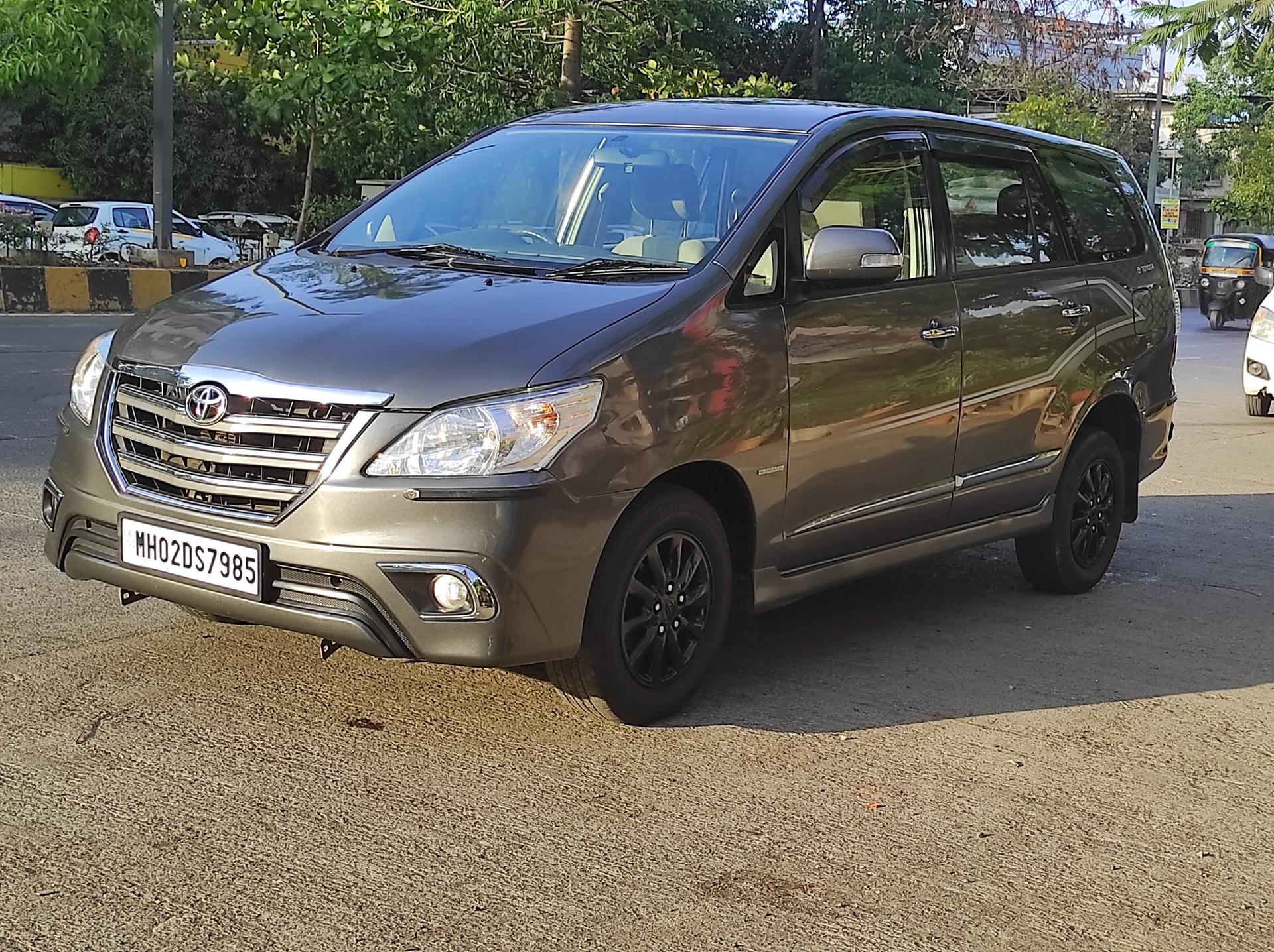 2014 टोयोटा इनोवा 2.5 V 2014 टोयोटा इनोवा 2.5 V