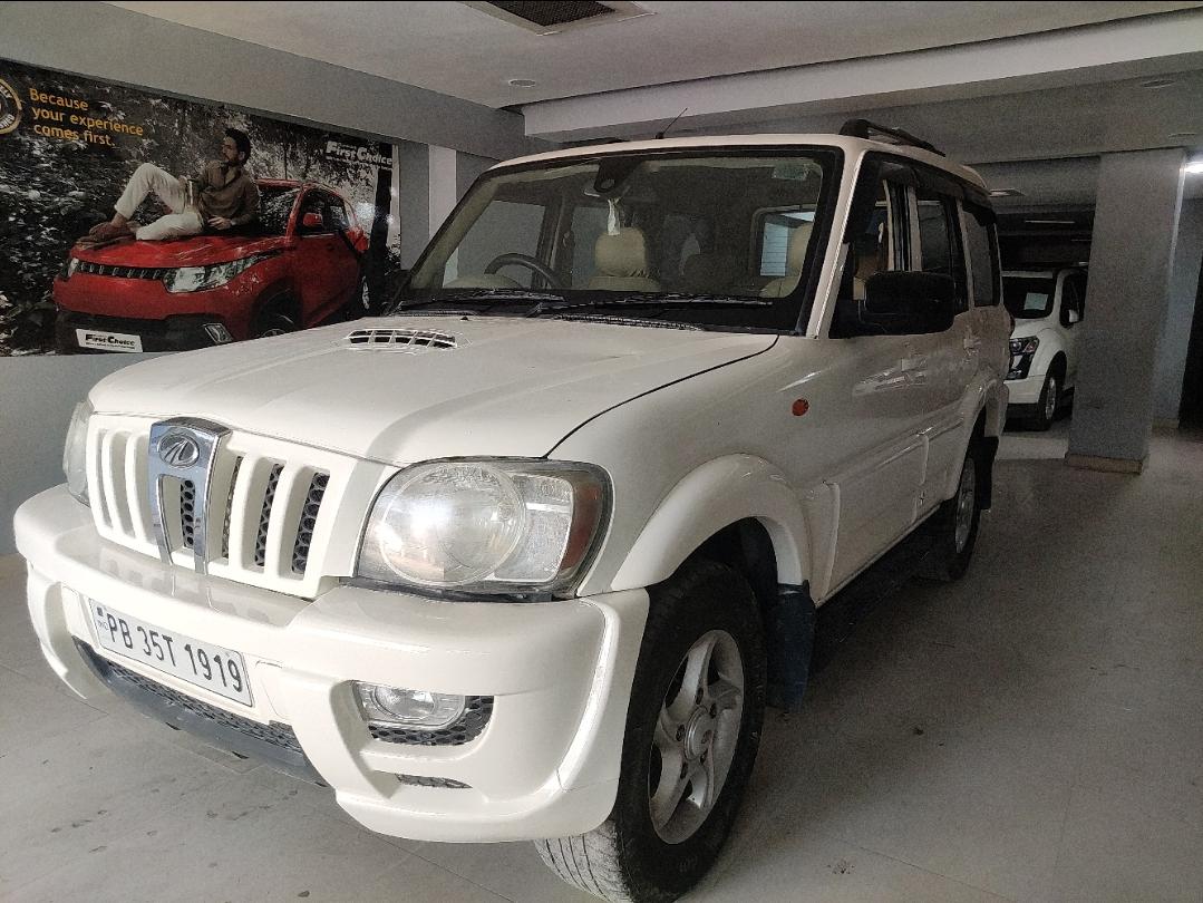 2016 महिंद्रा स्कॉर्पियो VLX 2WD BS3 2016 महिंद्रा स्कॉर्पियो VLX 2WD BS3