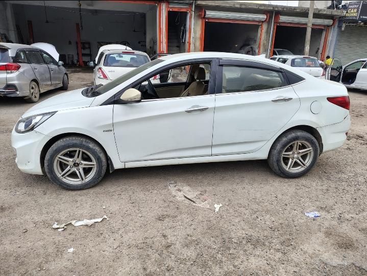 2012 ह्युंडई फ्लयूडिक वरना 1.6 CRDI 2012 ह्युंडई फ्लयूडिक वरना 1.6 CRDI