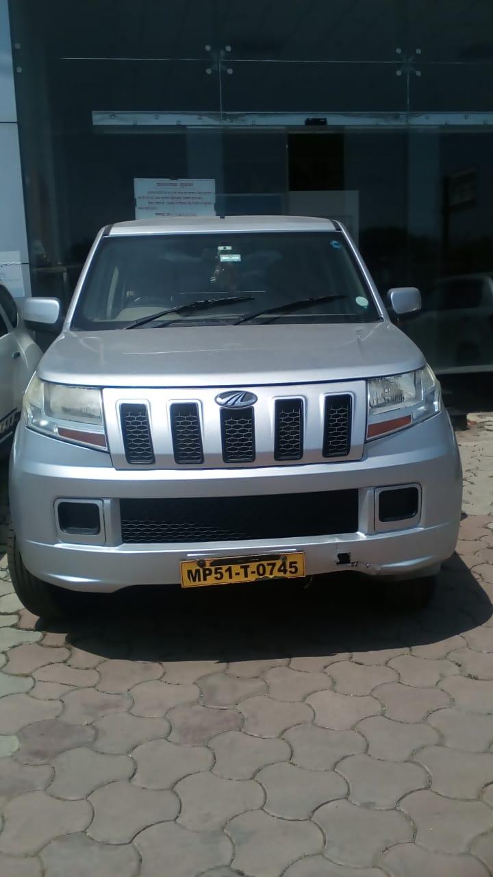 2017 महिंद्रा टीयूवी300 T4 2017 महिंद्रा टीयूवी300 T4