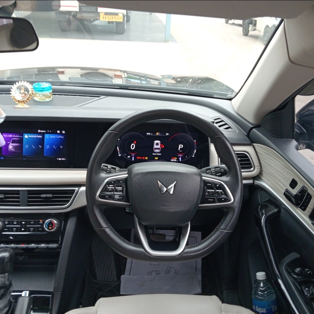 Used 2021 Mahindra XUV700 Used 2021 Mahindra XUV700