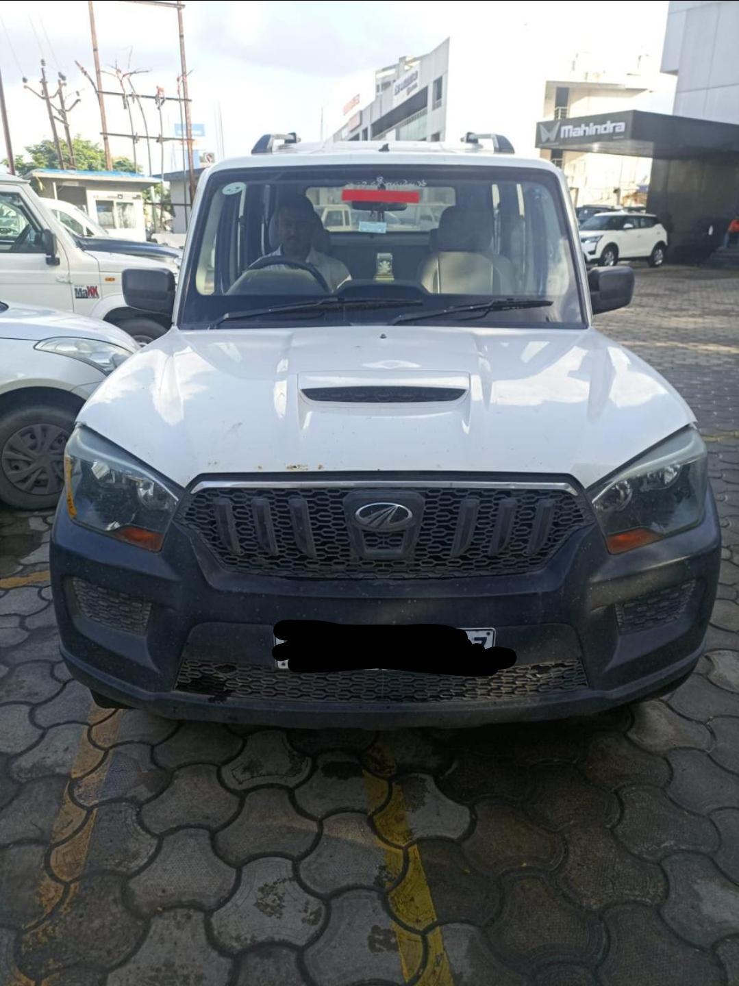2015 महिंद्रा स्कॉर्पियो S4 Plus 4WD 2015 महिंद्रा स्कॉर्पियो S4 Plus 4WD