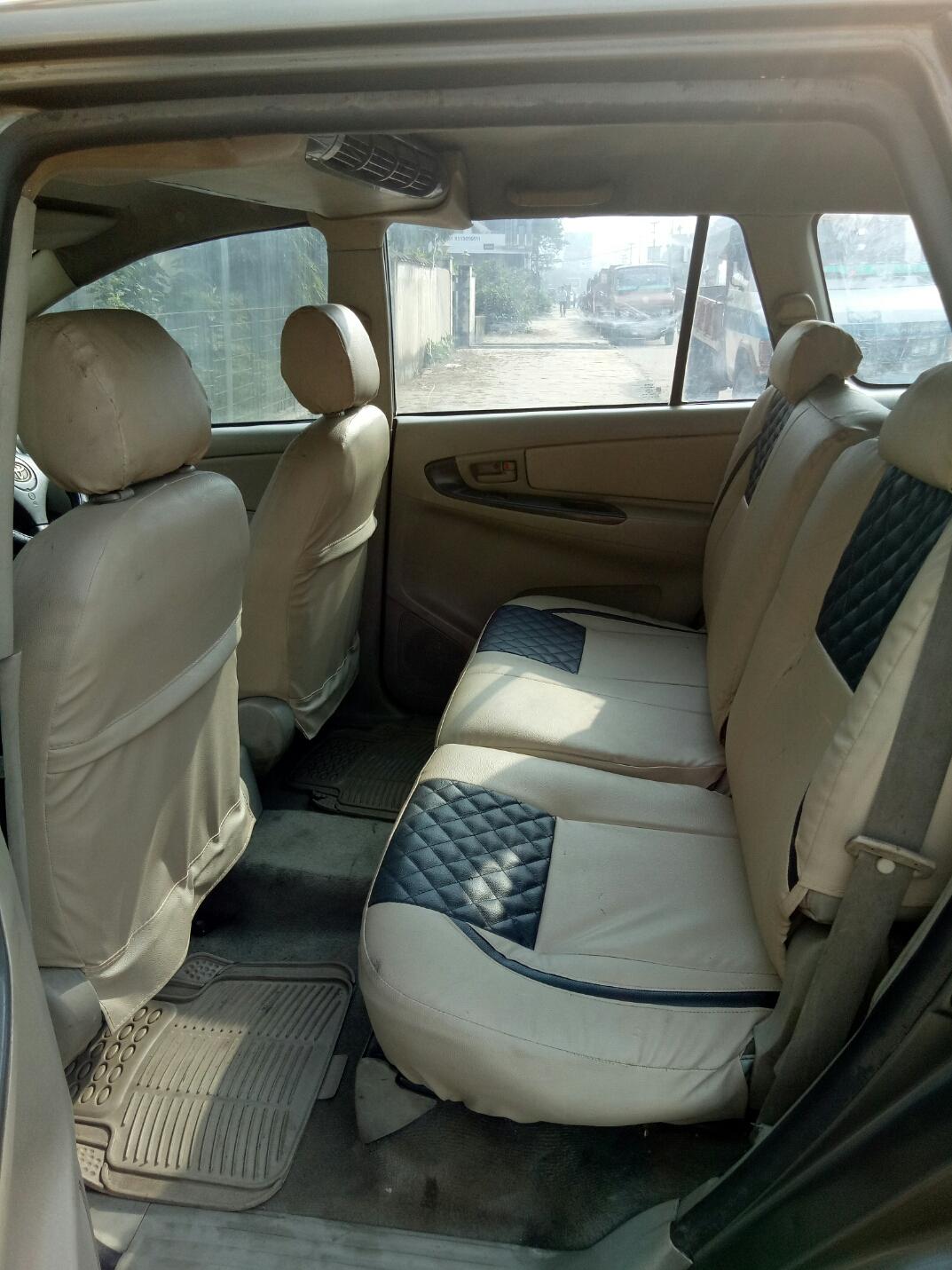 2010 टोयोटा इनोवा Euro III 2.5 G 7 Seater 2010 टोयोटा इनोवा Euro III 2.5 G 7 Seater