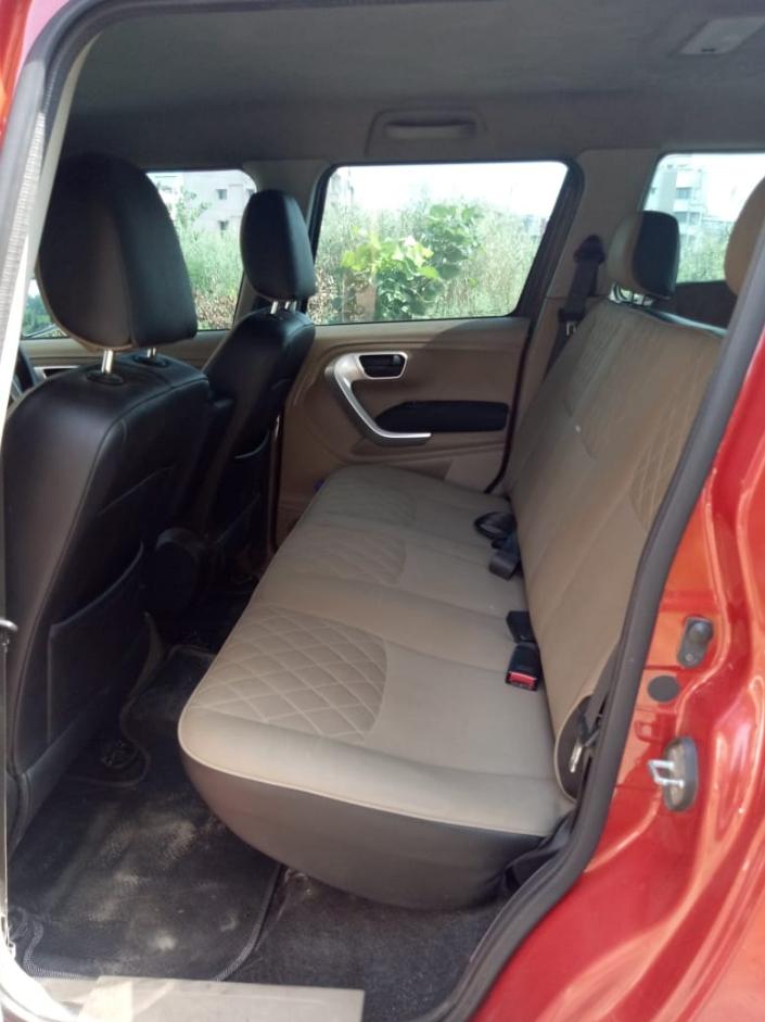 2018 महिंद्रा टीयूवी300 T10 100HP Dual Tone 2018 महिंद्रा टीयूवी300 T10 100HP Dual Tone