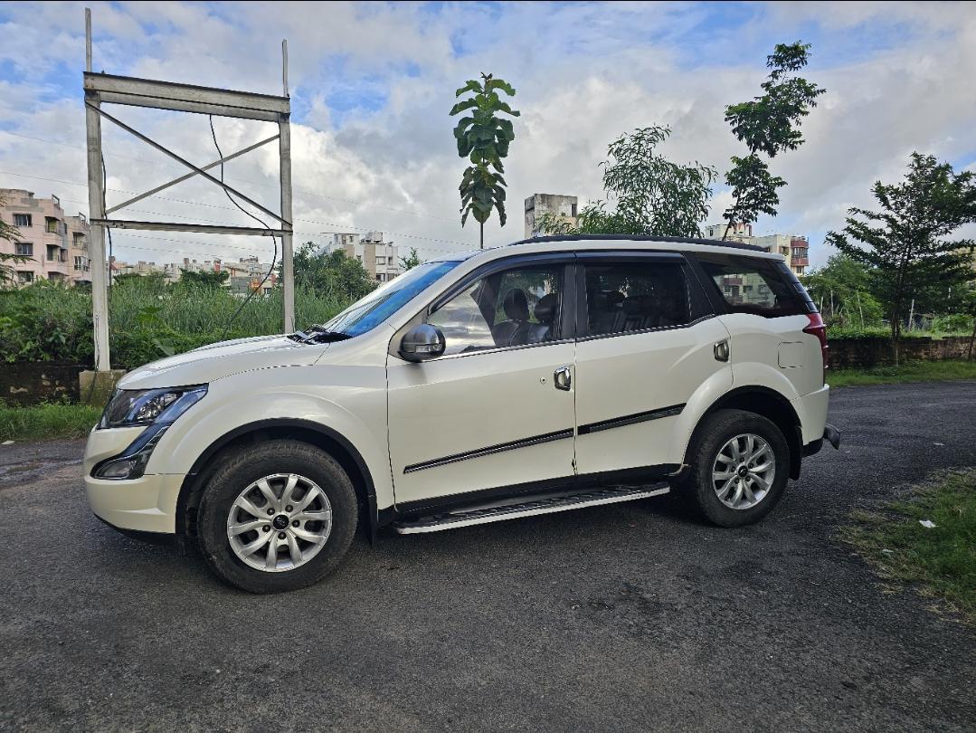 2017 महिंद्रा एक्सयूवी500 W8 FWD 2017 महिंद्रा एक्सयूवी500 W8 FWD