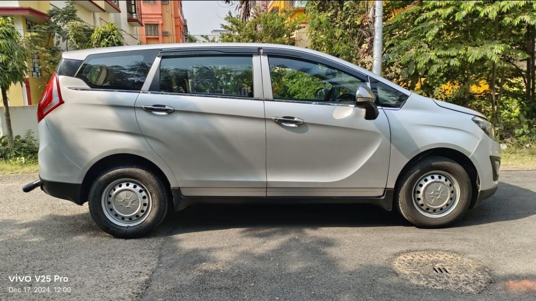 2020 महिंद्रा मराज़ो M6 8-Seater 2020 महिंद्रा मराज़ो M6 8-Seater