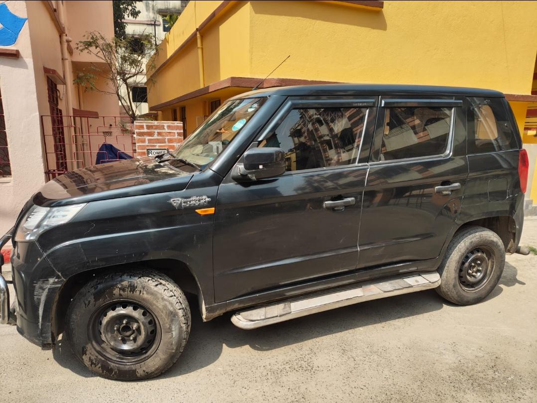 2017 महिंद्रा टीयूवी300 T4 2017 महिंद्रा टीयूवी300 T4