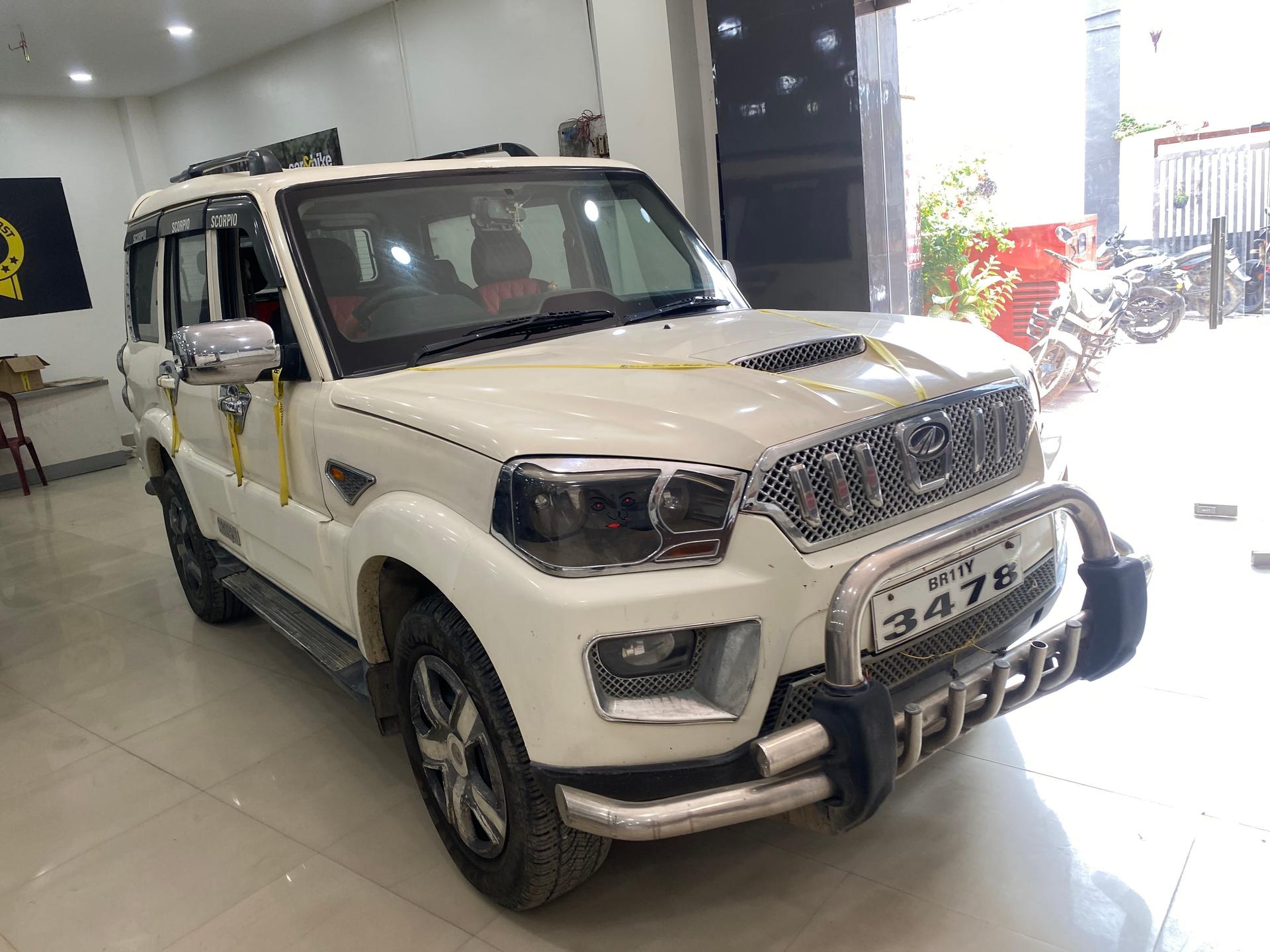 2016 महिंद्रा स्कॉर्पियो S6 2016 महिंद्रा स्कॉर्पियो S6