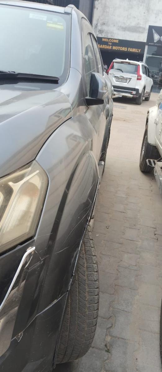 यूज़्ड 2015 महिंद्रा एक्सयूवी500, Indiranagar Sec-18, Lucknow  यूज़्ड 2015 महिंद्रा एक्सयूवी500, Indiranagar Sec-18, Lucknow