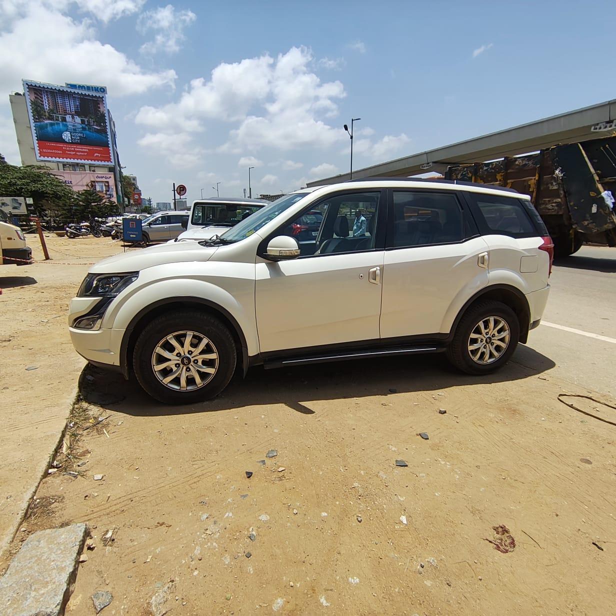 2017 महिंद्रा एक्सयूवी500 W8 FWD 2017 महिंद्रा एक्सयूवी500 W8 FWD