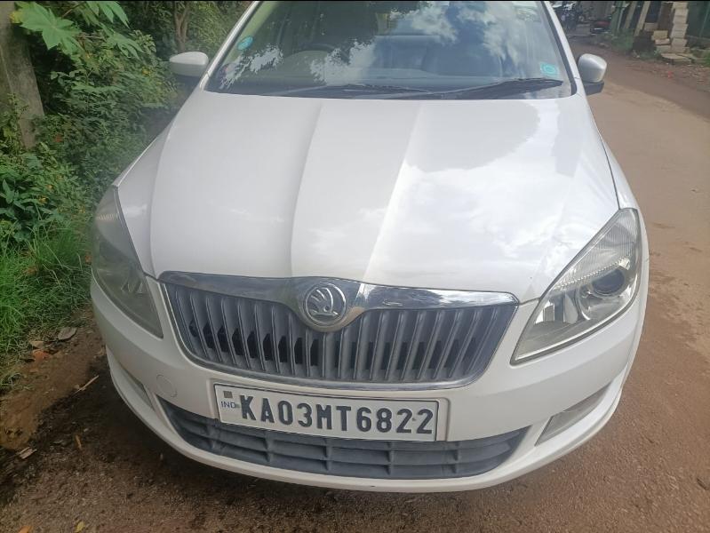 2014 स्कोडा रैपिड 1.6 Elegance Diesel MT 2014 स्कोडा रैपिड 1.6 Elegance Diesel MT