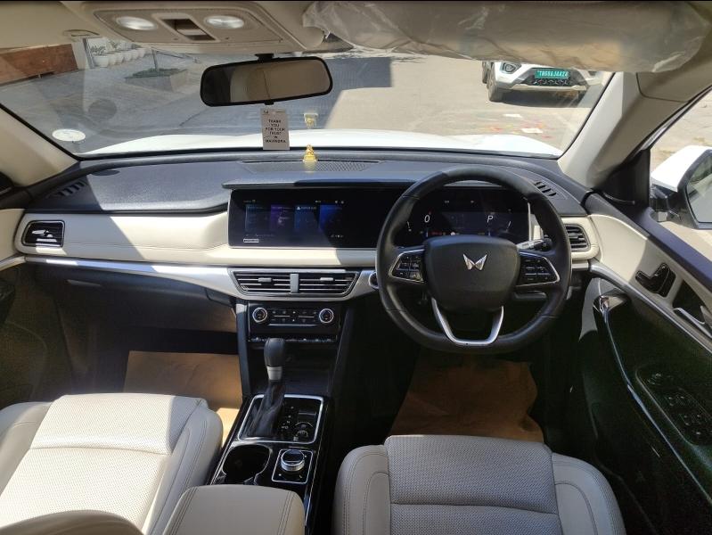 यूज़्ड 2025 महिंद्रा एक्सयूवी700, Bangalore 11 यूज़्ड 2025 महिंद्रा एक्सयूवी700, Bangalore 11