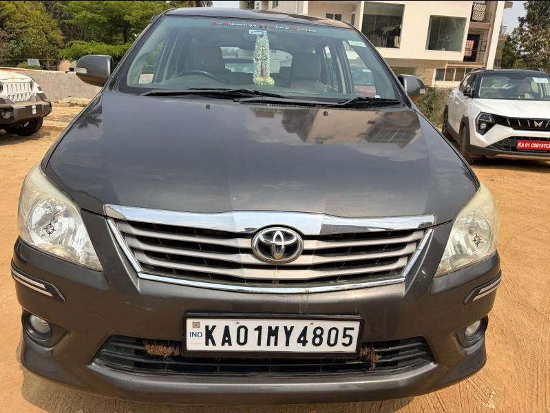 2012 टोयोटा इनोवा 2.5 V 2012 टोयोटा इनोवा 2.5 V