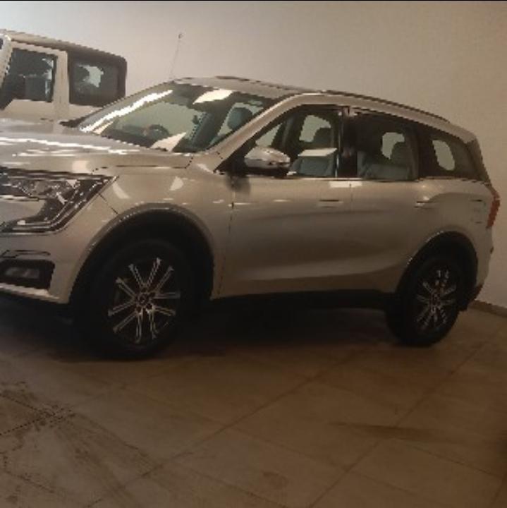 2022 महिंद्रा एक्सयूवी700 AX7 AT Petrol 7 STR 2022 महिंद्रा एक्सयूवी700 AX7 AT Petrol 7 STR