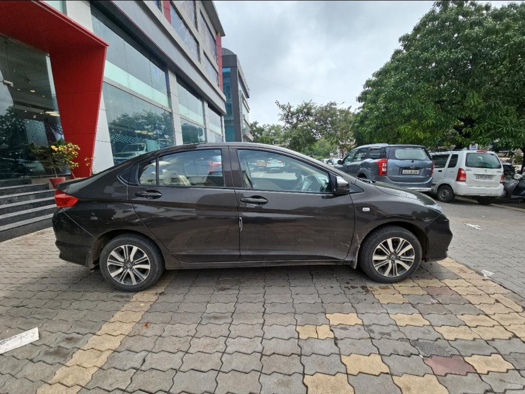 यूज़्ड 2022 होंडा सिटी, Udhnagam, Surat 5 यूज़्ड 2022 होंडा सिटी, Udhnagam, Surat 5