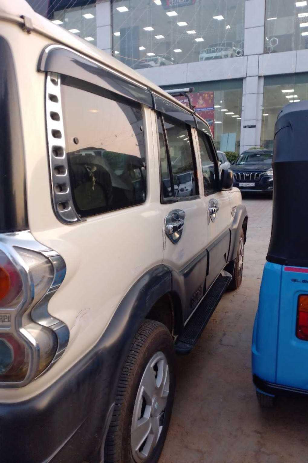 2018 महिंद्रा स्कॉर्पियो S7 140 2WD BS IV 2018 महिंद्रा स्कॉर्पियो S7 140 2WD BS IV