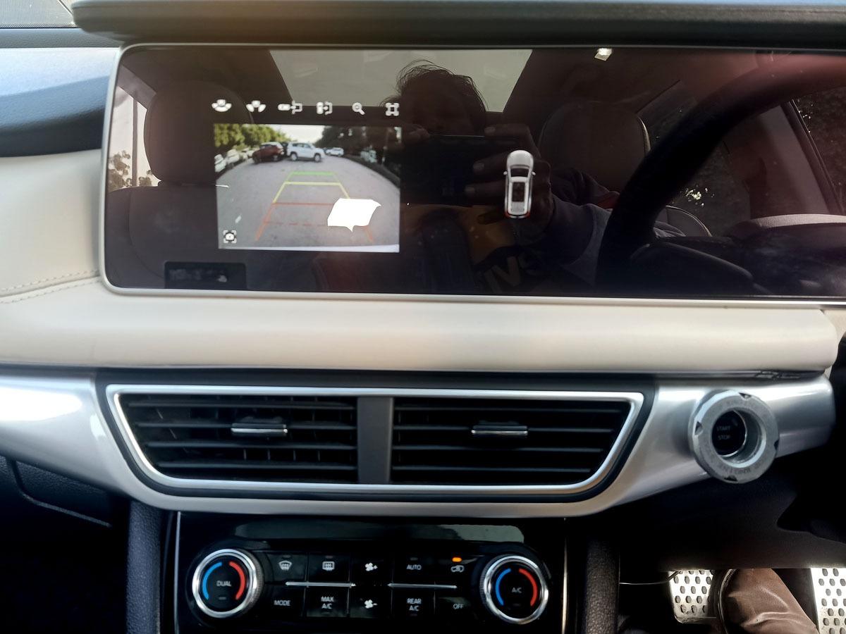 यूज़्ड 2023 महिंद्रा एक्सयूवी700, Noida New Delhi 11 यूज़्ड 2023 महिंद्रा एक्सयूवी700, Noida New Delhi 11