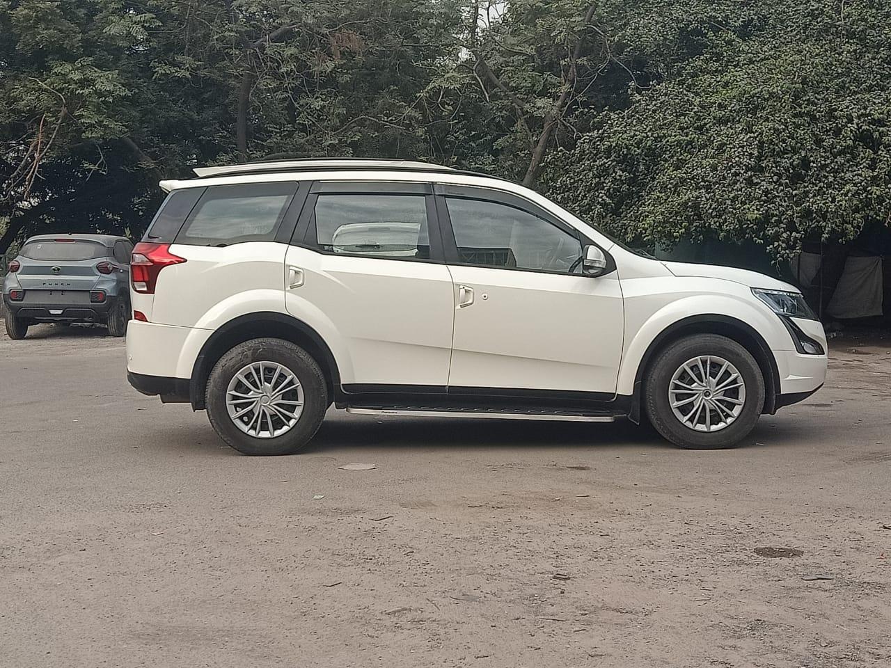 यूज़्ड 2020 महिंद्रा एक्सयूवी500, Noida New Delhi यूज़्ड 2020 महिंद्रा एक्सयूवी500, Noida New Delhi