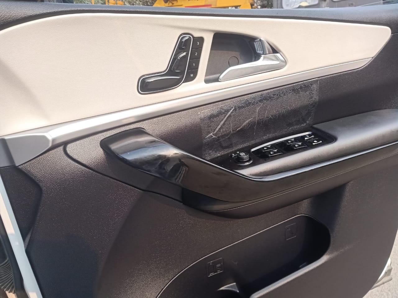 यूज़्ड 2022 महिंद्रा एक्सयूवी700, Noida New Delhi 16 यूज़्ड 2022 महिंद्रा एक्सयूवी700, Noida New Delhi 16