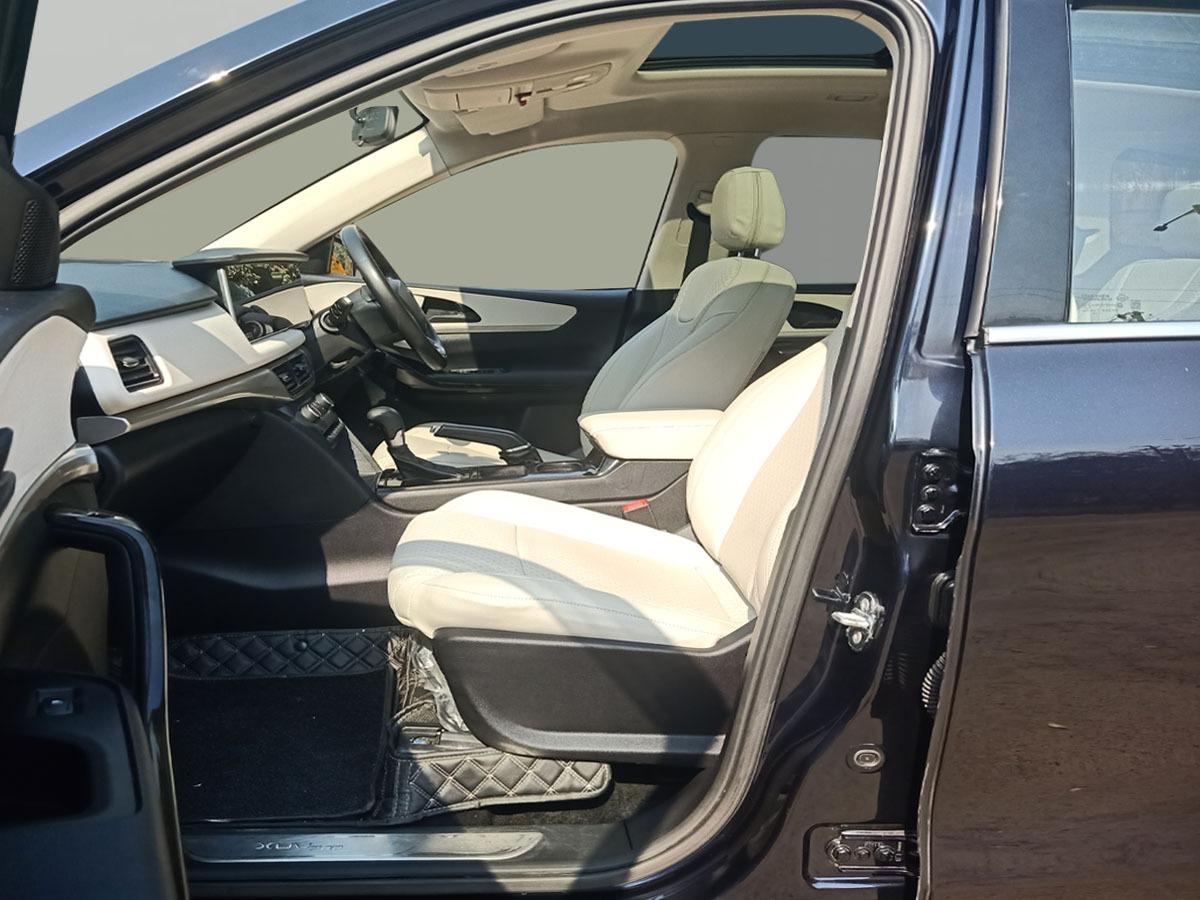 यूज़्ड 2022 महिंद्रा एक्सयूवी700, Noida New Delhi 13 यूज़्ड 2022 महिंद्रा एक्सयूवी700, Noida New Delhi 13