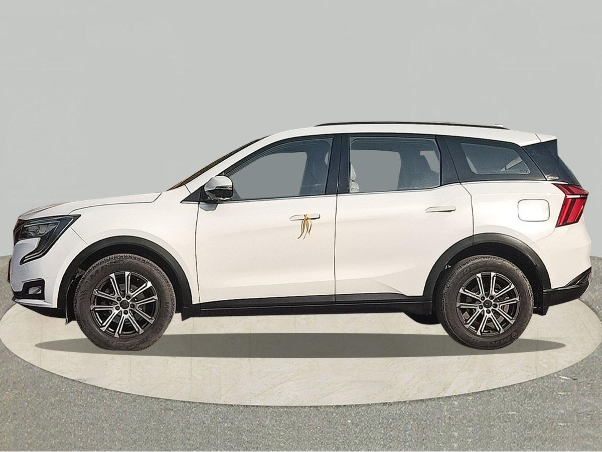 यूज़्ड 2021 महिंद्रा एक्सयूवी700, Noida New Delhi 1 यूज़्ड 2021 महिंद्रा एक्सयूवी700, Noida New Delhi 1