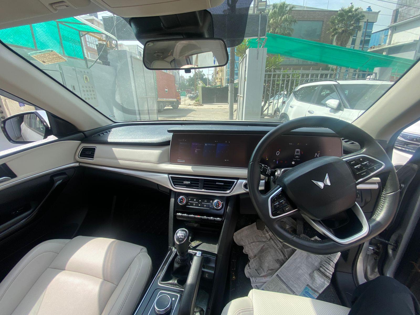 यूज़्ड 2022 महिंद्रा एक्सयूवी700, Noida New Delhi 10 यूज़्ड 2022 महिंद्रा एक्सयूवी700, Noida New Delhi 10