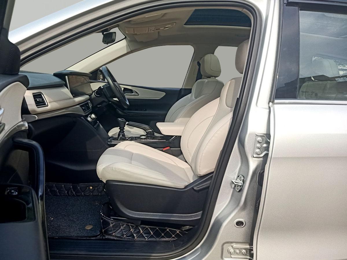 यूज़्ड 2022 महिंद्रा एक्सयूवी700, Noida New Delhi 13 यूज़्ड 2022 महिंद्रा एक्सयूवी700, Noida New Delhi 13