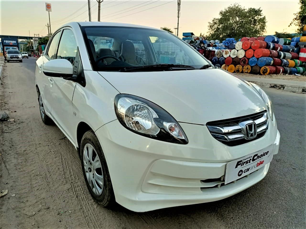 2015 होंडा अमेज़ S MT Petrol BS IV 2015 होंडा अमेज़ S MT Petrol BS IV