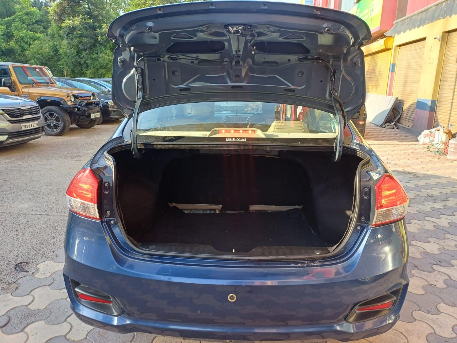 यूज़्ड 2018 मारुति सुजुकी सियाज़, Faridabad  9 यूज़्ड 2018 मारुति सुजुकी सियाज़, Faridabad  9