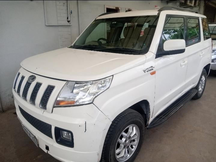 2016 महिंद्रा टीयूवी300 T6 2016 महिंद्रा टीयूवी300 T6