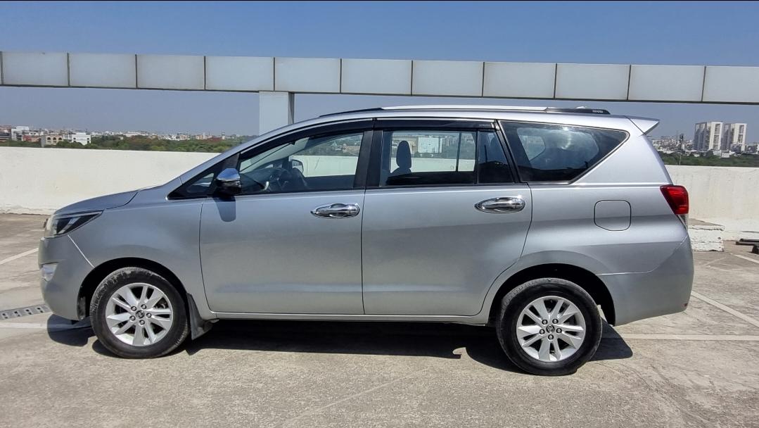 2017 टोयोटा इनोवा क्रिस्टा 2.8 GX AT 7-Seater 2017 टोयोटा इनोवा क्रिस्टा 2.8 GX AT 7-Seater