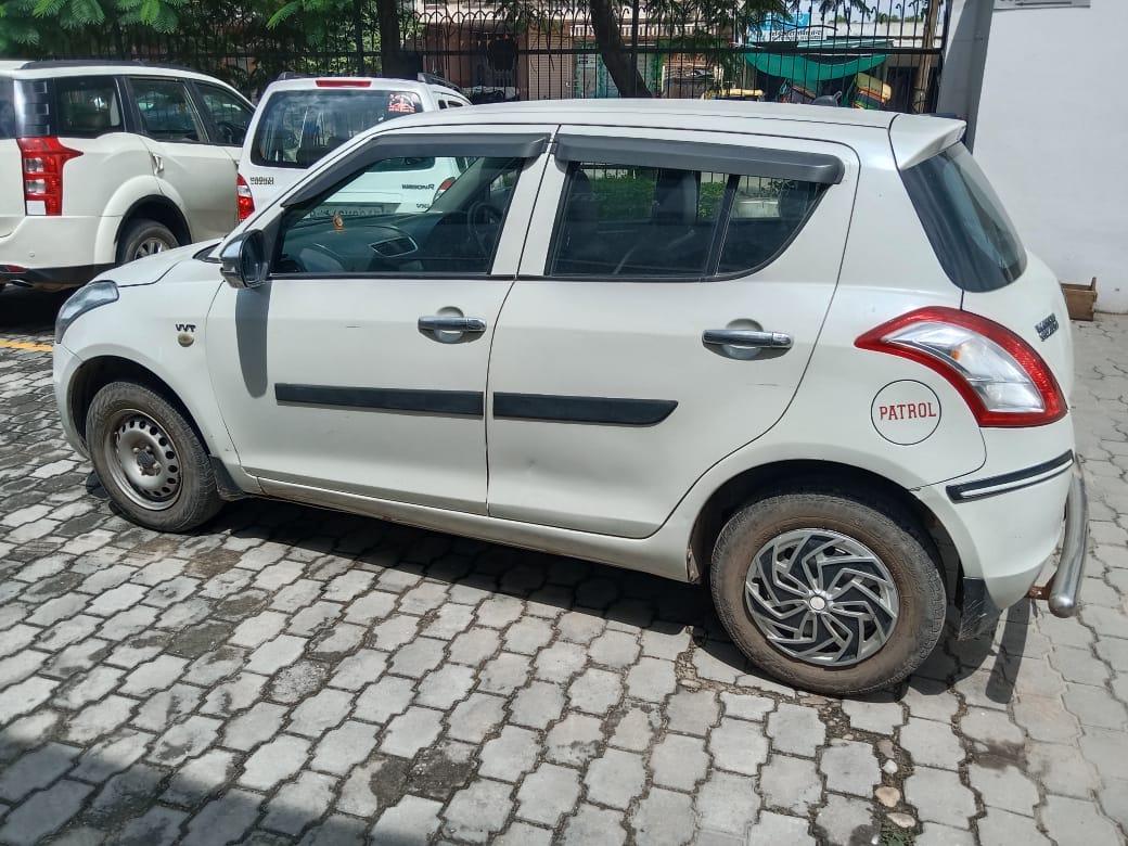 2016 मारुति सुजुकी स्विफ्ट LXI (O) 2016 मारुति सुजुकी स्विफ्ट LXI (O)