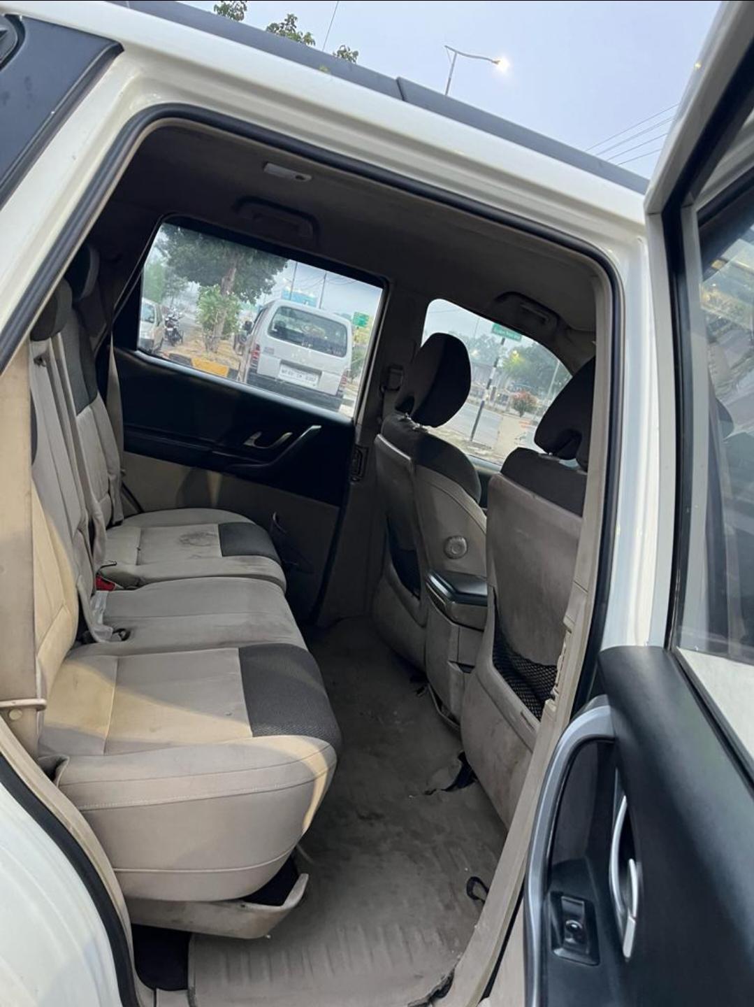 यूज़्ड 2016 महिंद्रा एक्सयूवी500, Vijay Nagar, Indore 11 यूज़्ड 2016 महिंद्रा एक्सयूवी500, Vijay Nagar, Indore 11