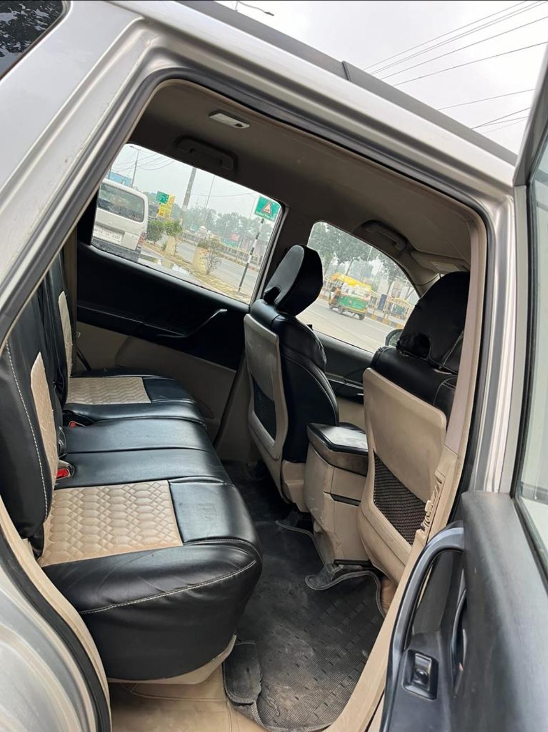 यूज़्ड 2016 महिंद्रा एक्सयूवी500, Vijay Nagar, Indore 11 यूज़्ड 2016 महिंद्रा एक्सयूवी500, Vijay Nagar, Indore 11